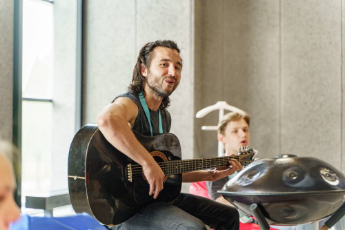 Мастер-класс по игре на музыкальных инструментах