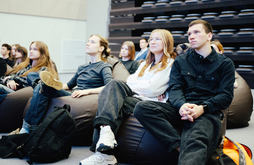 Кинопоказ фильма «Алиса в стране чудес»