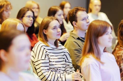 Лекция «Медиа-среда. Дизайн за 5 минут. Как создавать визуальный контент с помощью нейросетей»