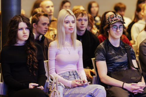 Академия «Молодёжь Москвы». Лекция «Вербовка в сети: как распознать манипуляцию и противостоять ей» и мастер-класс «Проверка фактов  и современные медиа»