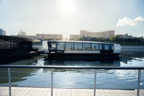 Студенческий стендап на маршруте «Новоспасский — ЗИЛ» на электросудне 14 ноября